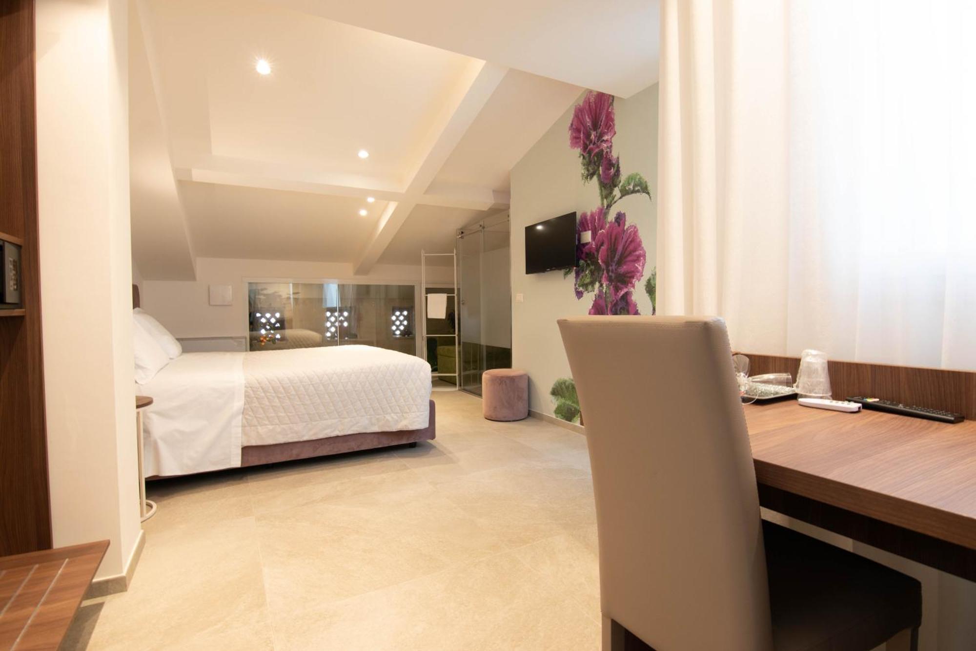 Triple Room,1611369759:JPEG