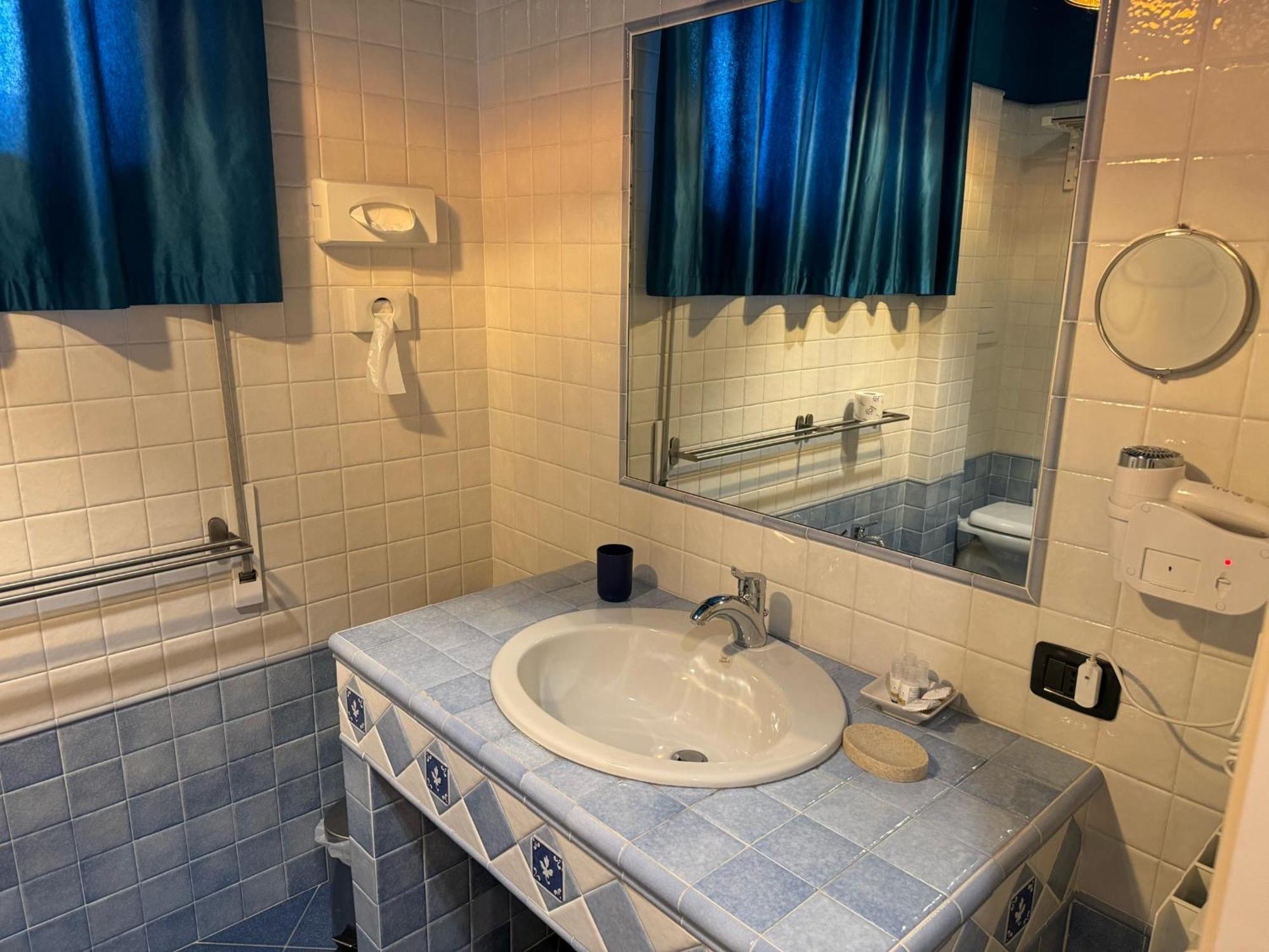 Deluxe Suite Spa Bath