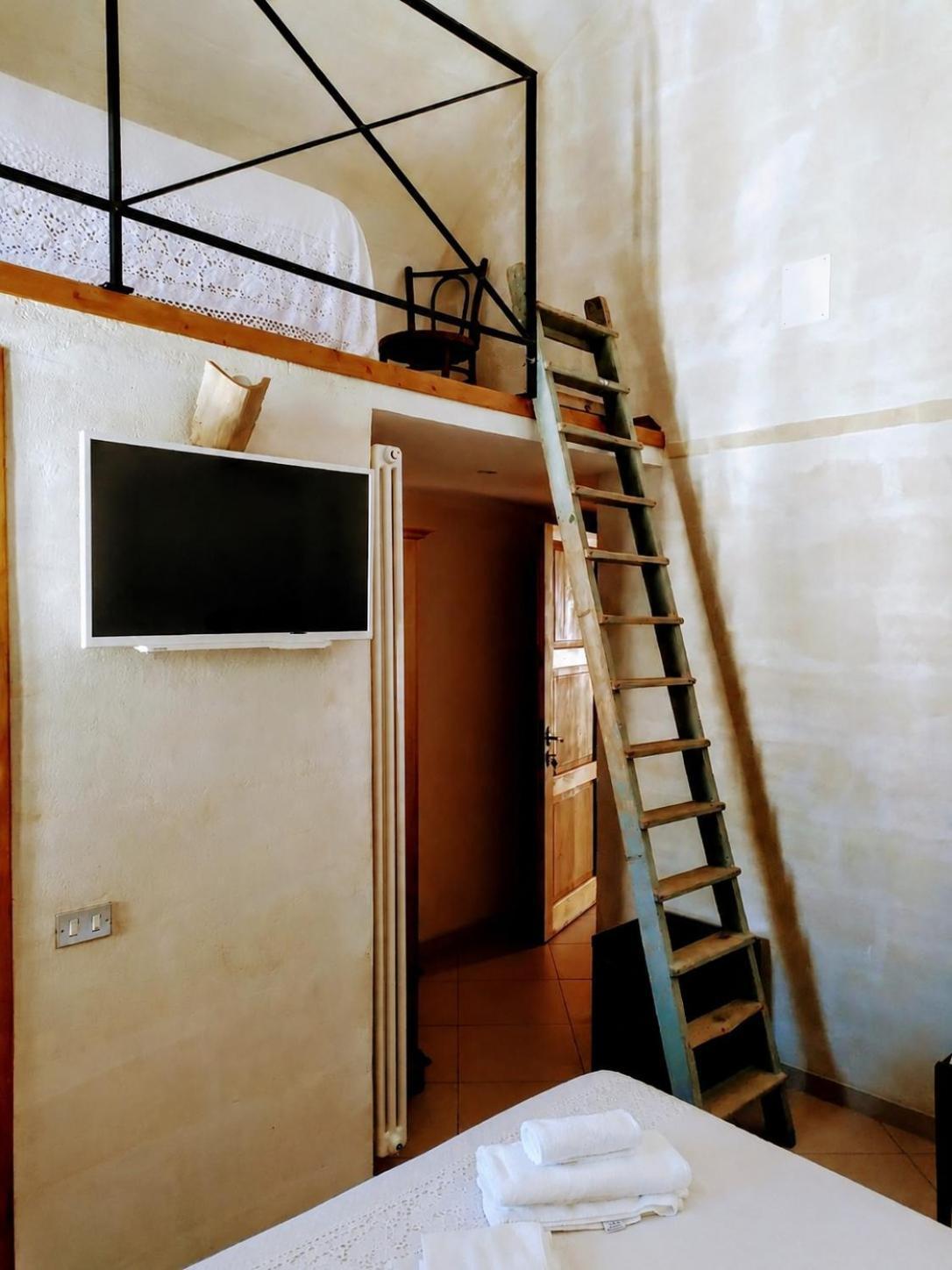Triple Room Balcony Dependance