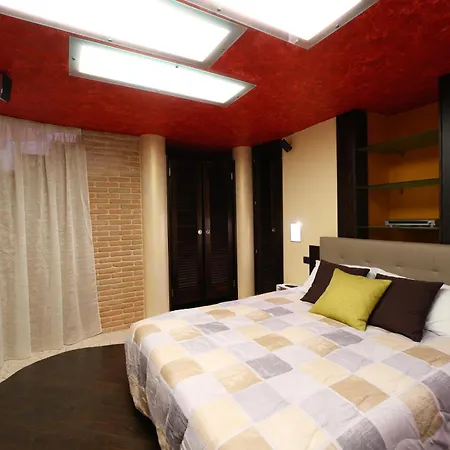 Meteoron Luxury Rooms-3